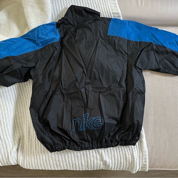 Nike - Picture 4 of 10